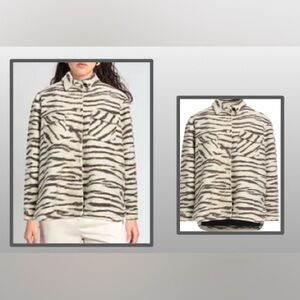 THE ANDAMANE Dark Gray & White Tiger Print Women's Luxury Shacket: XS (oversize)